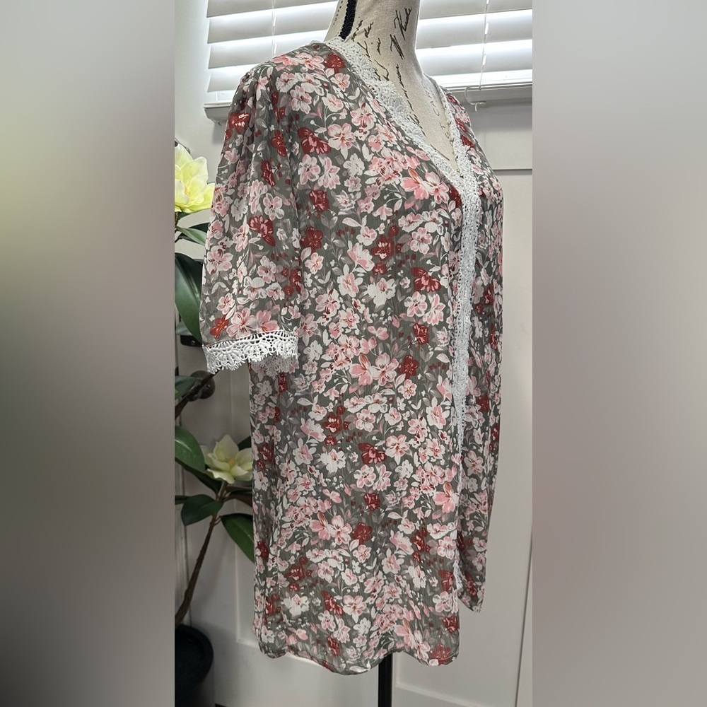 🌸 Floral Blouse – Size 2XL 🌸 - Picture 3 of 12